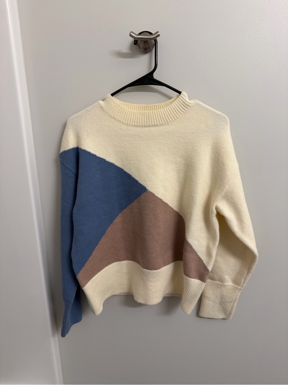 Cream Colorblock Knit Sweater with Blue and Brown Accents - Size Small